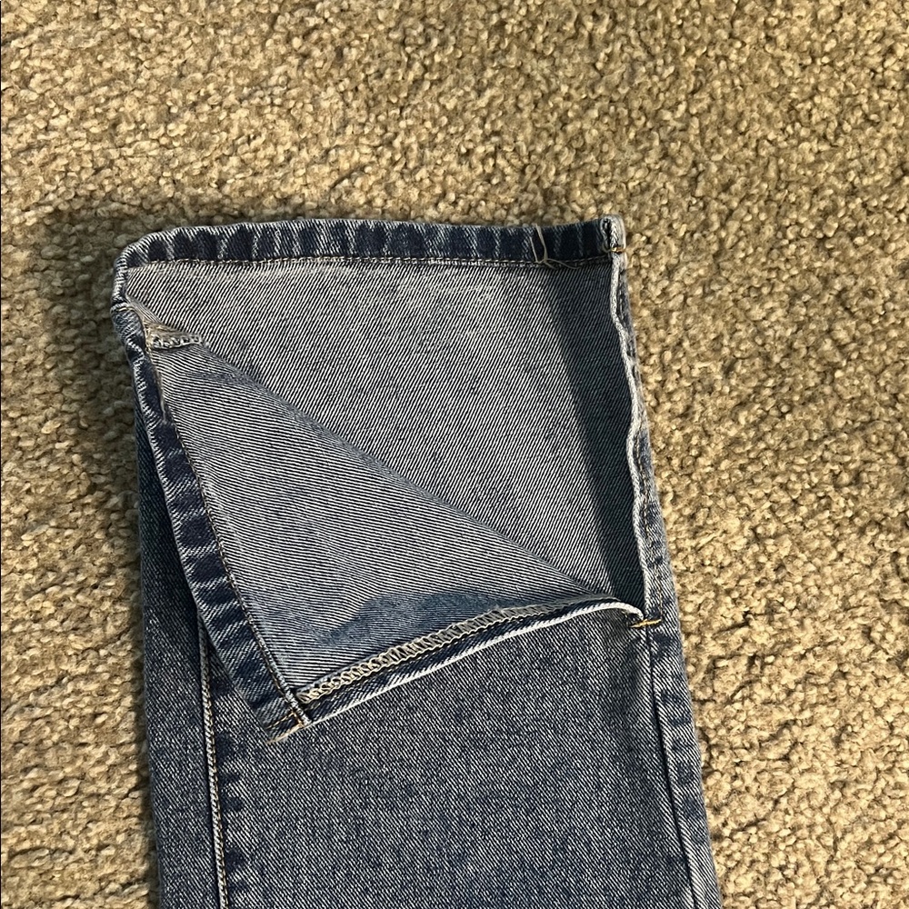 PrettyLittleThing Blue High Rise Jeans - Picture 3 of 4